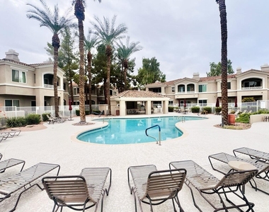 3800 S Cantabria Circle - Photo Thumbnail 6