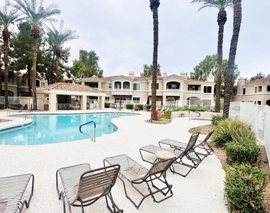 3800 S Cantabria Circle - Photo Thumbnail 5