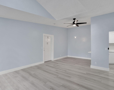 203 Foxtail Drive - Photo Thumbnail 11