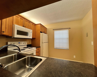 8820 Royal Palm Boulevard - Photo Thumbnail 5