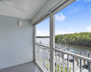 689 Ne 6th Court - Photo Thumbnail 5