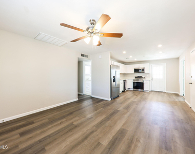 3429 E Blanche Drive - Photo Thumbnail 5