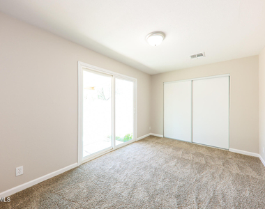 3429 E Blanche Drive - Photo Thumbnail 8