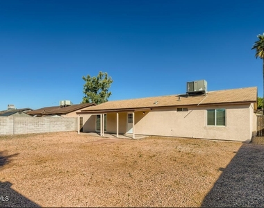 3429 E Blanche Drive - Photo Thumbnail 21
