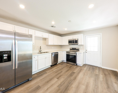3429 E Blanche Drive - Photo Thumbnail 10