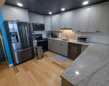 1800 N Andrews Avenue - Photo Thumbnail 6
