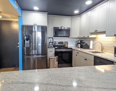 1800 N Andrews Avenue - Photo Thumbnail 2