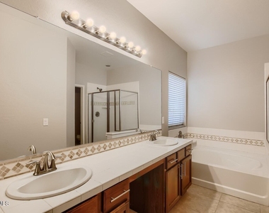 797 W Agrarian Hills Drive - Photo Thumbnail 10