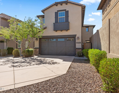 15918 S 11th Way - Photo Thumbnail 5