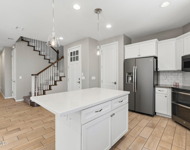15918 S 11th Way - Photo Thumbnail 15