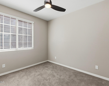15918 S 11th Way - Photo Thumbnail 21