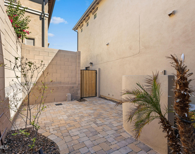 15918 S 11th Way - Photo Thumbnail 45