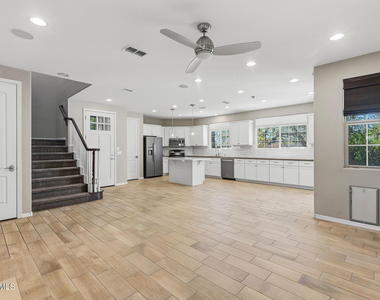 15918 S 11th Way - Photo Thumbnail 1
