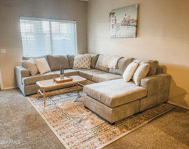 525 N Miller Road - Photo Thumbnail 1