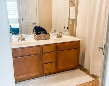 525 N Miller Road - Photo Thumbnail 7