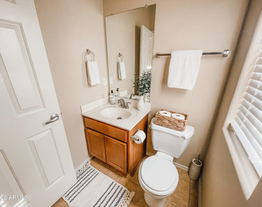 525 N Miller Road - Photo Thumbnail 11