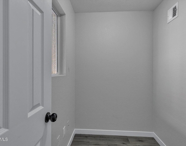 18250 N Cave Creek Road - Photo Thumbnail 6