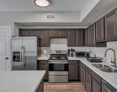 18250 N Cave Creek Road - Photo Thumbnail 8