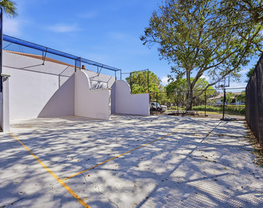 5390 Venetia Court - Photo Thumbnail 52