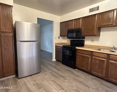 503 W 12th Street - Photo Thumbnail 4