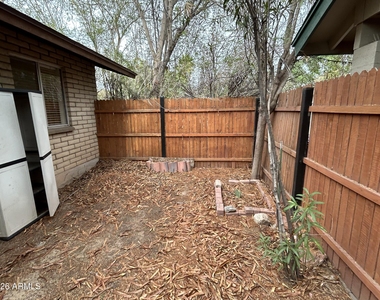 503 W 12th Street - Photo Thumbnail 11