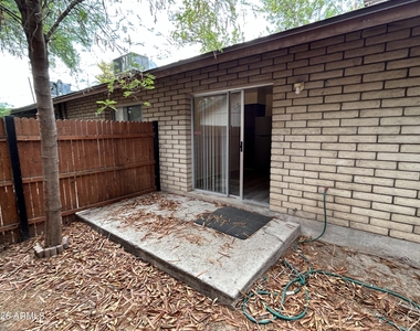 503 W 12th Street - Photo Thumbnail 10