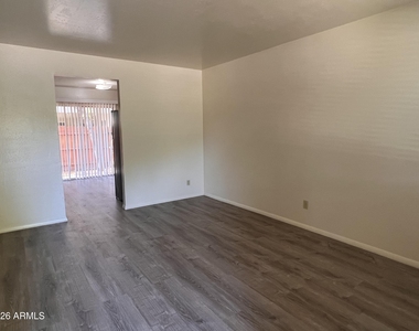503 W 12th Street - Photo Thumbnail 3