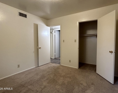 503 W 12th Street - Photo Thumbnail 9