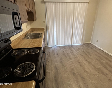503 W 12th Street - Photo Thumbnail 5