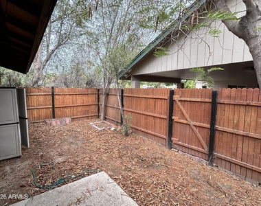 503 W 12th Street - Photo Thumbnail 12