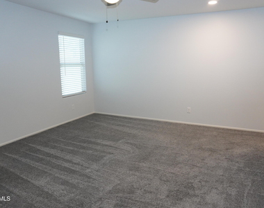 654 E Buckingham Avenue - Photo Thumbnail 9
