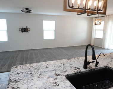 654 E Buckingham Avenue - Photo Thumbnail 7