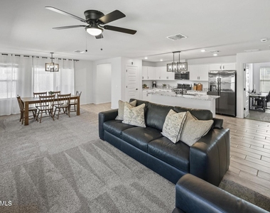 654 E Buckingham Avenue - Photo Thumbnail 2
