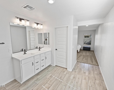 654 E Buckingham Avenue - Photo Thumbnail 3