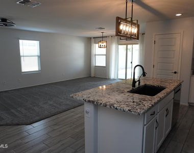654 E Buckingham Avenue - Photo Thumbnail 16