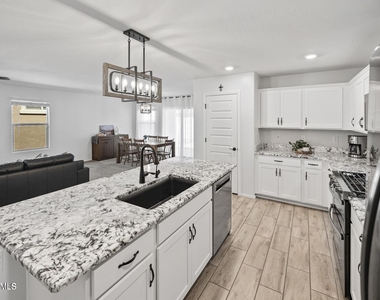 654 E Buckingham Avenue - Photo Thumbnail 1