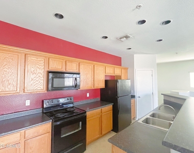 1417 N 80th Lane - Photo Thumbnail 6