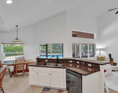 11329 Nw 65th Manor - Photo Thumbnail 13
