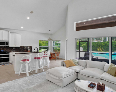 11329 Nw 65th Manor - Photo Thumbnail 12