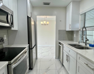 131 Nw 14th Street - Photo Thumbnail 7