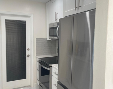 131 Nw 14th Street - Photo Thumbnail 9