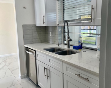 131 Nw 14th Street - Photo Thumbnail 8