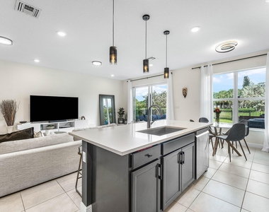 4392 Veleiros Avenue - Photo Thumbnail 7
