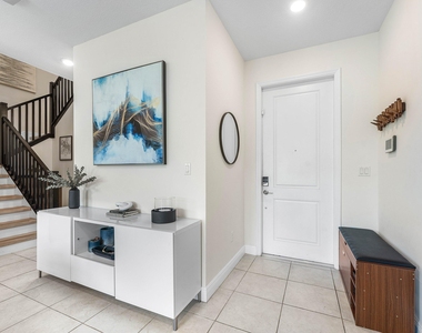 4392 Veleiros Avenue - Photo Thumbnail 2