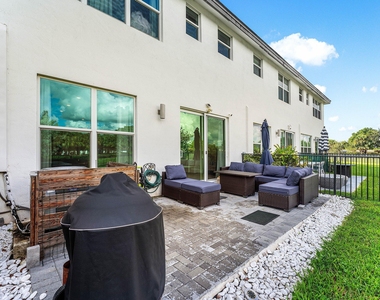4392 Veleiros Avenue - Photo Thumbnail 19