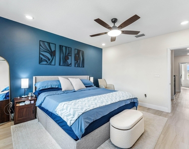 4392 Veleiros Avenue - Photo Thumbnail 12