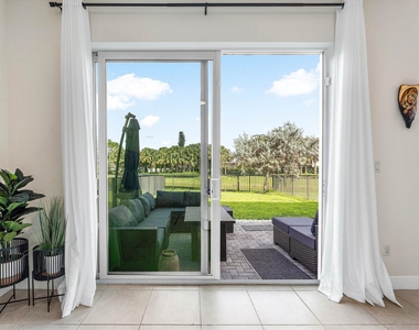 4392 Veleiros Avenue - Photo Thumbnail 9
