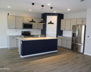 35966 W Santa Monica Avenue - Photo Thumbnail 5