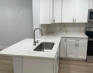 4225 Gator Trace Avenue - Photo Thumbnail 5
