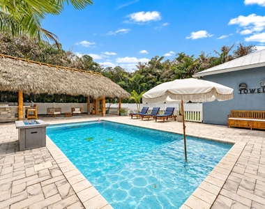 836 Sw 34th Terrace - Photo Thumbnail 2
